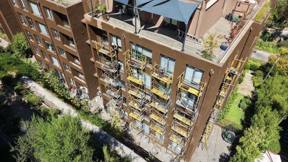 Impermeabilización de fachada en edificio residencial
