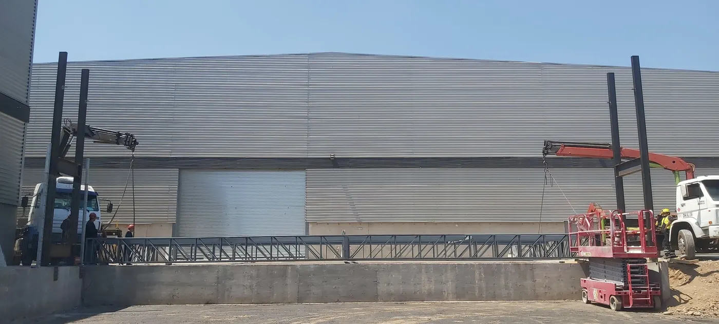 Construcción Veka — Cubierta de Andenes de Carga — fotografía 2 de 8